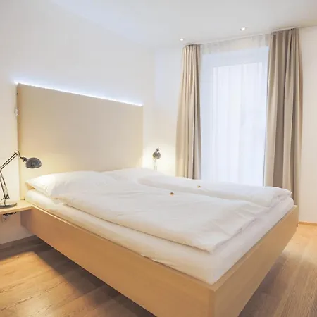 4 & 5 * Salzburg
