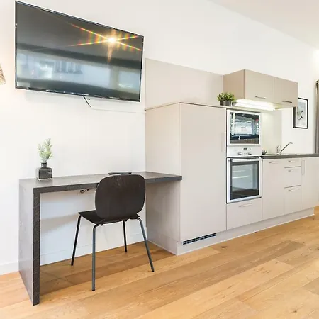 Apartment 4 & 5 *
